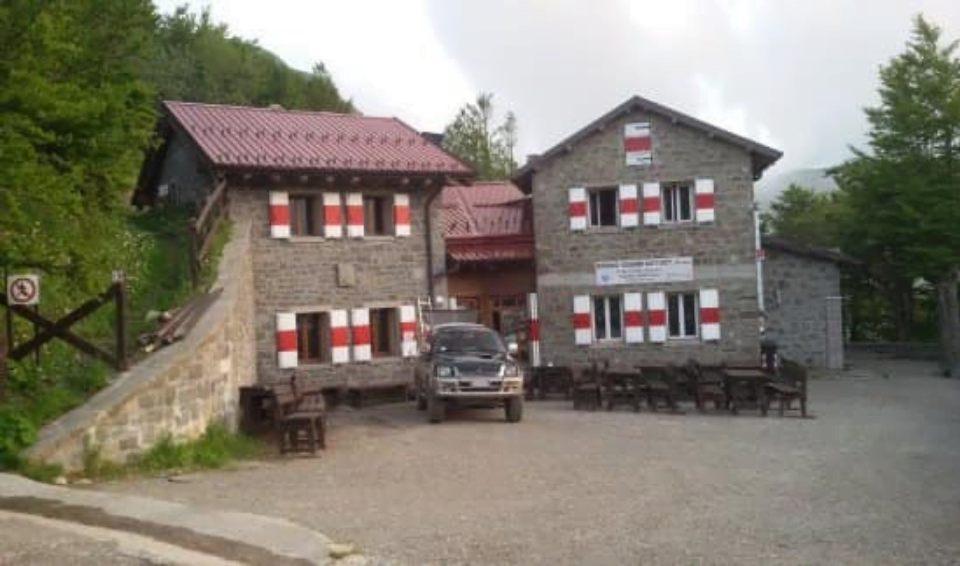 Appennino reggiano Rifugio battisti prima della nevicata
